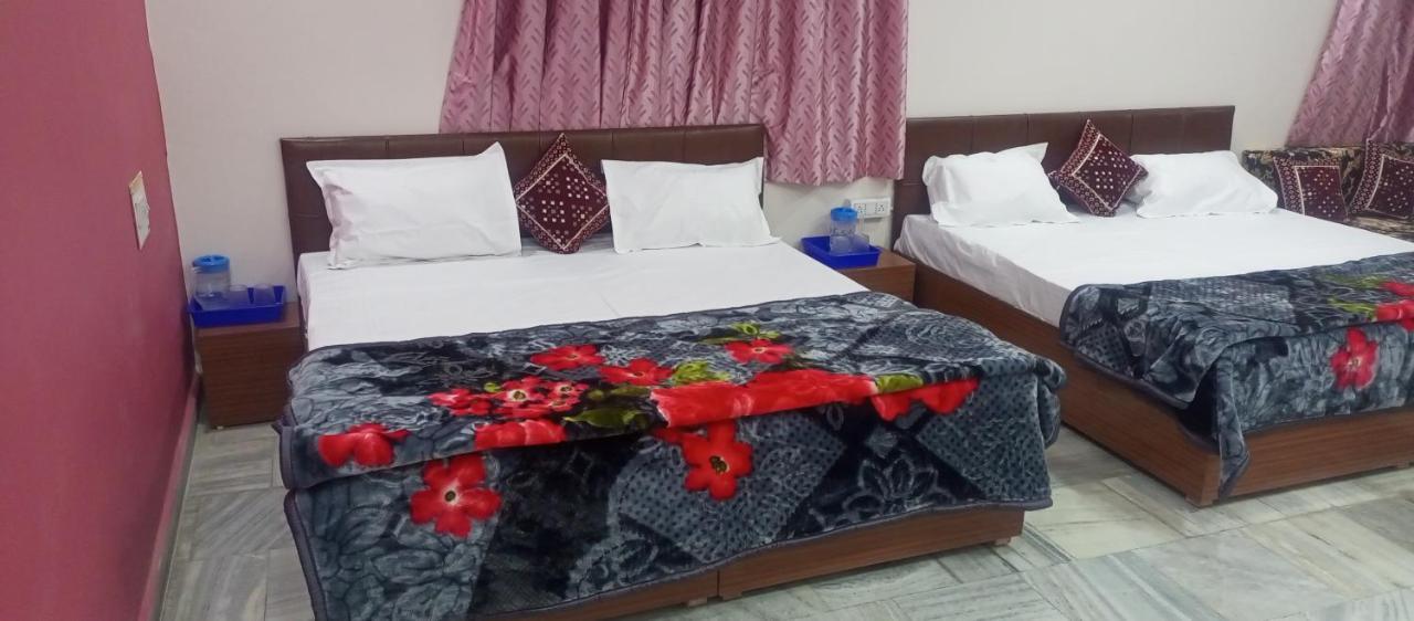 Aashirwad Residency Bed and Breakfast Ujjain Buitenkant foto