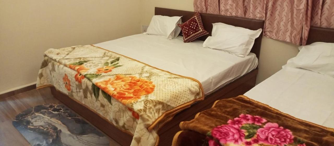 Aashirwad Residency Bed and Breakfast Ujjain Buitenkant foto