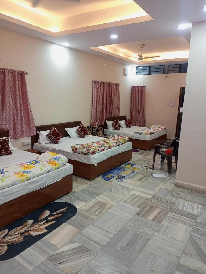 Aashirwad Residency Bed and Breakfast Ujjain Buitenkant foto