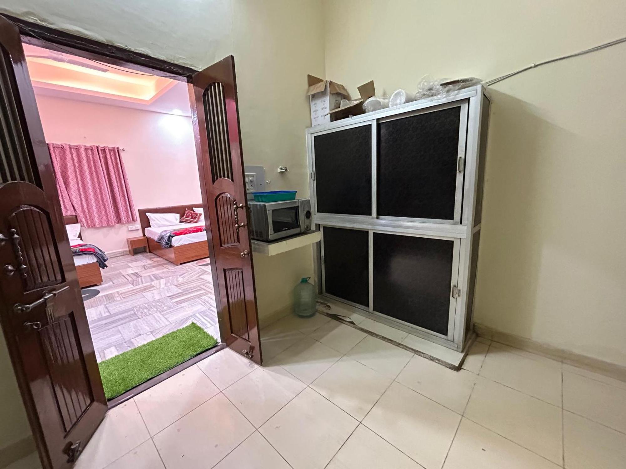 Aashirwad Residency Bed and Breakfast Ujjain Buitenkant foto