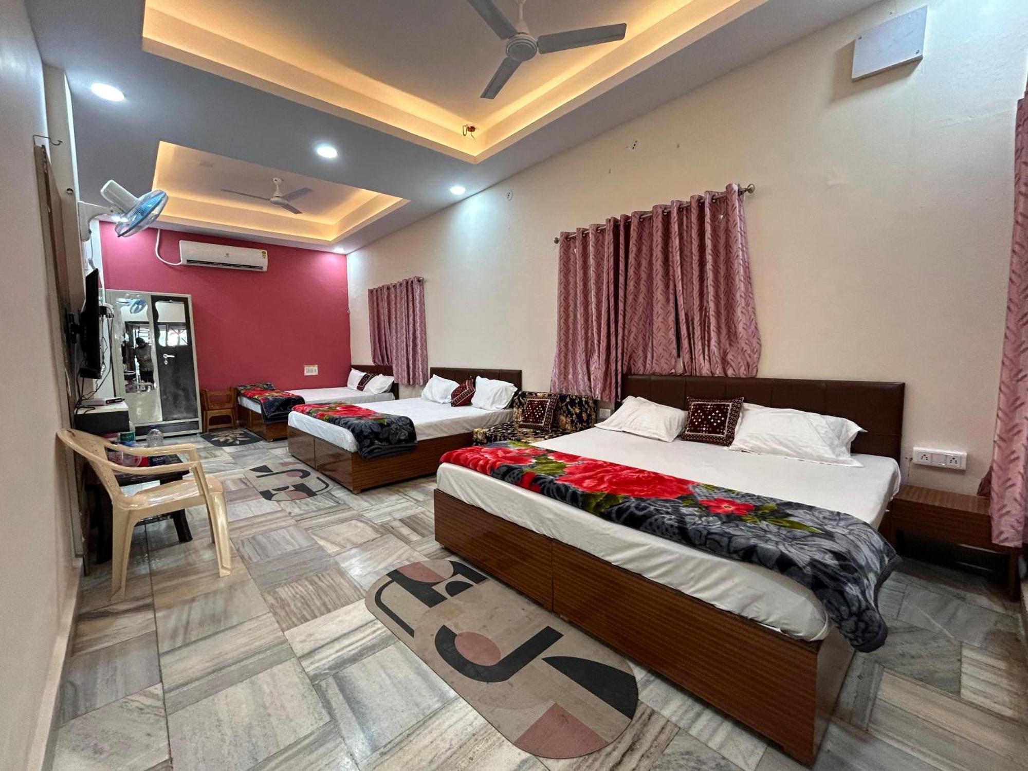 Aashirwad Residency Bed and Breakfast Ujjain Buitenkant foto