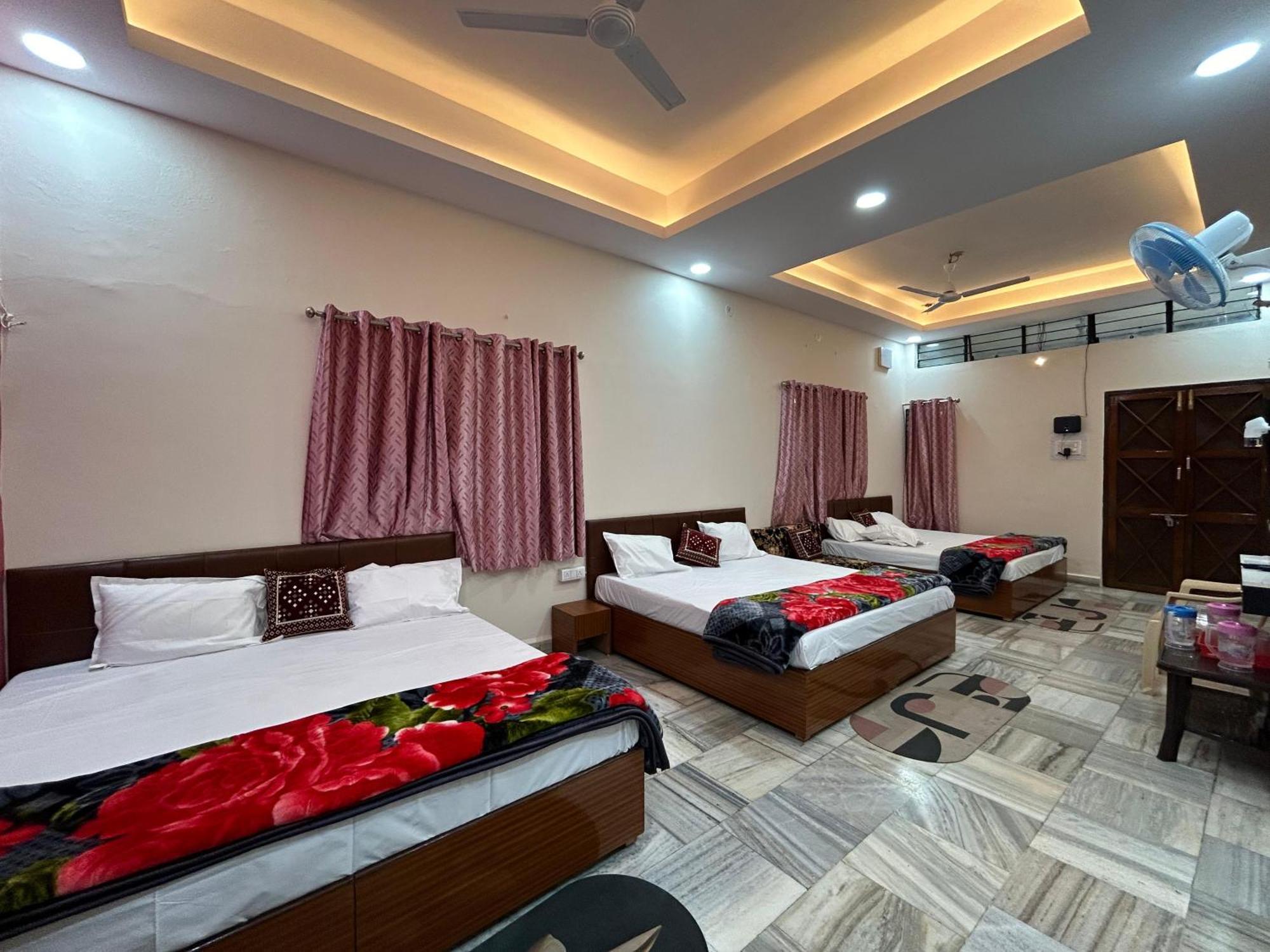 Aashirwad Residency Bed and Breakfast Ujjain Buitenkant foto