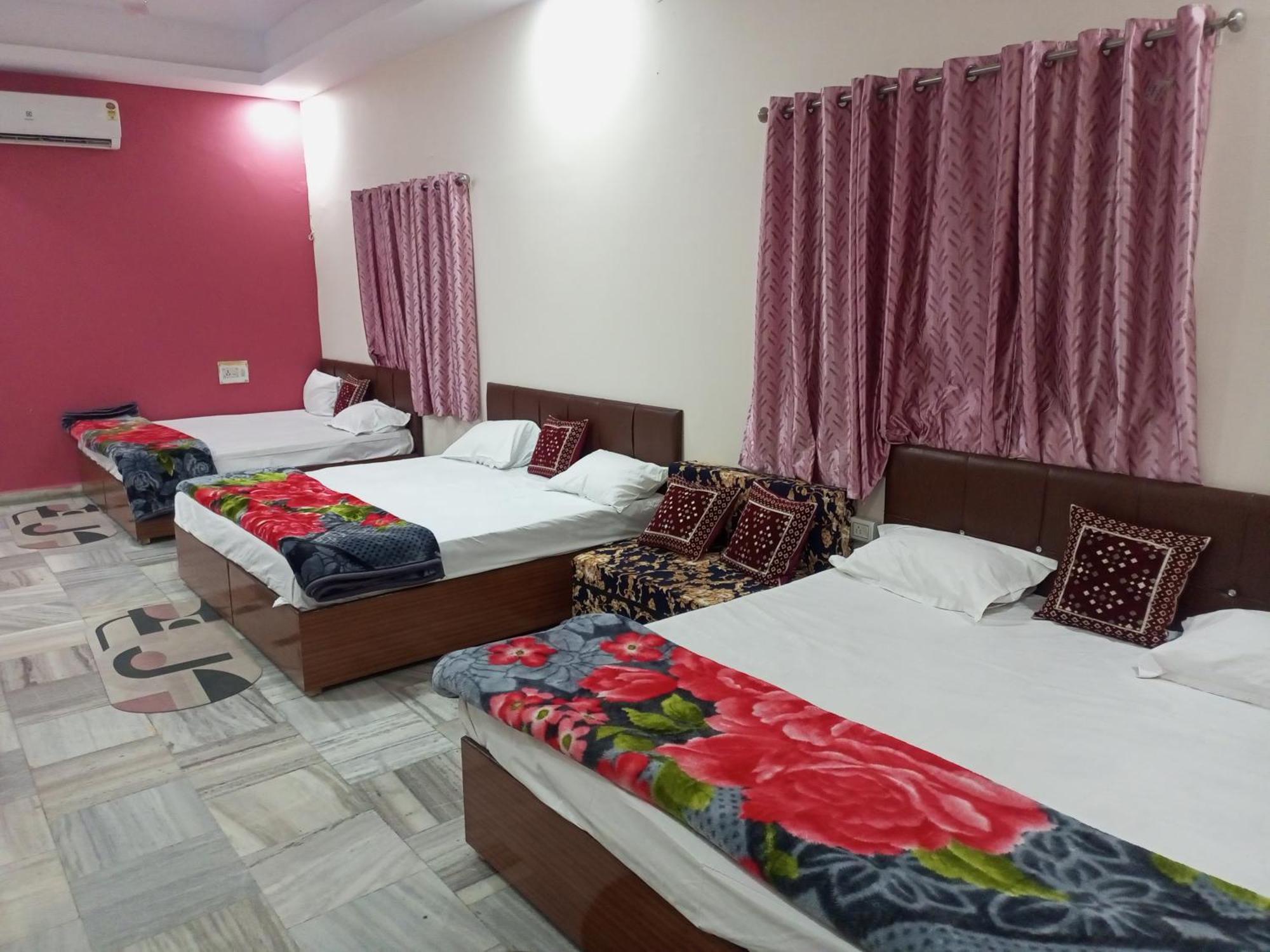 Aashirwad Residency Bed and Breakfast Ujjain Buitenkant foto