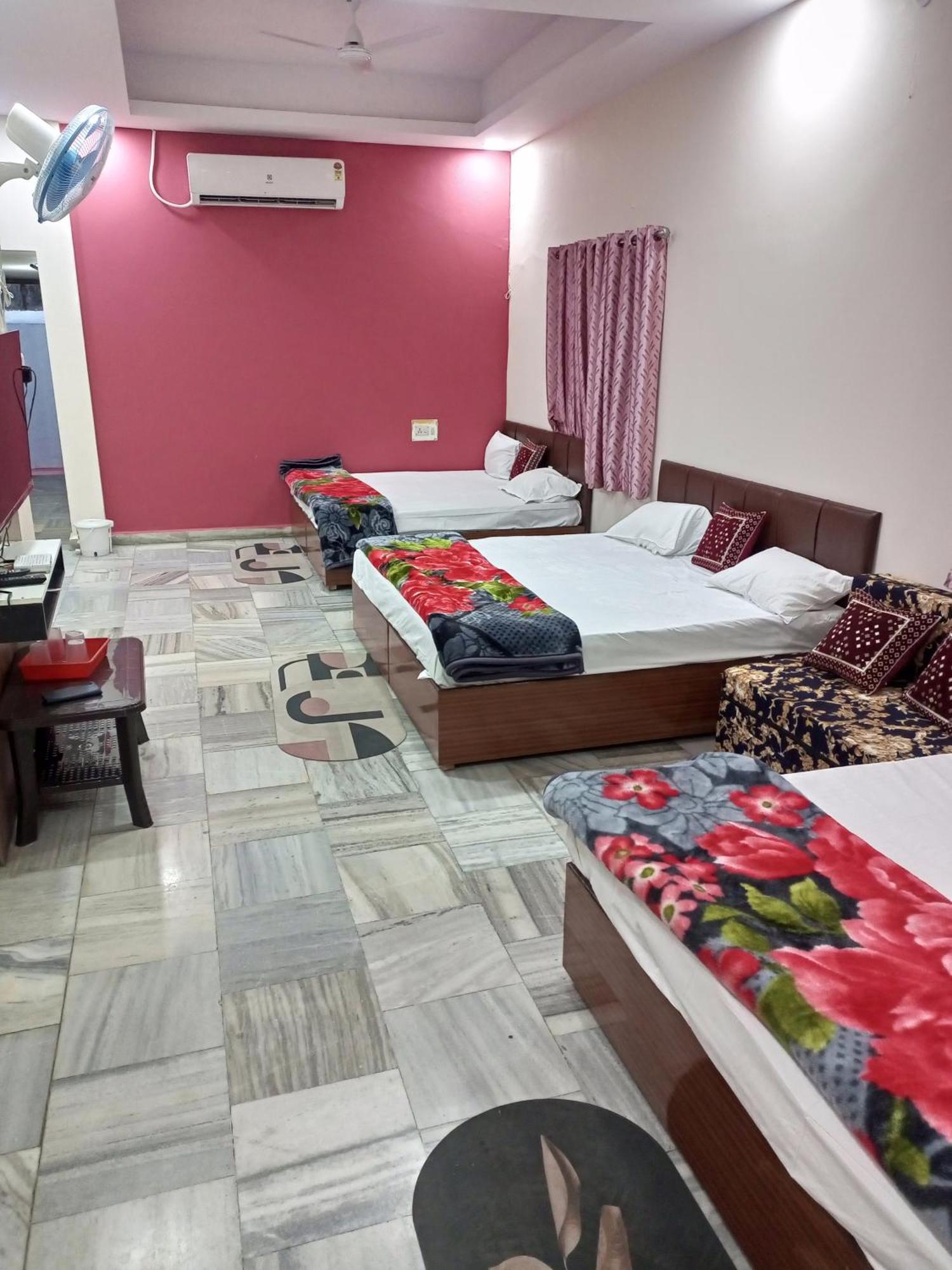 Aashirwad Residency Bed and Breakfast Ujjain Buitenkant foto