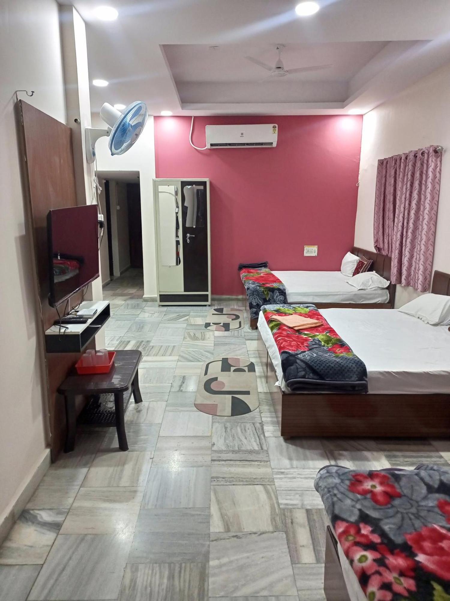 Aashirwad Residency Bed and Breakfast Ujjain Buitenkant foto