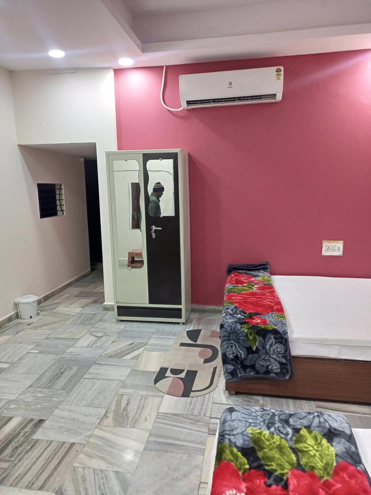 Aashirwad Residency Bed and Breakfast Ujjain Buitenkant foto